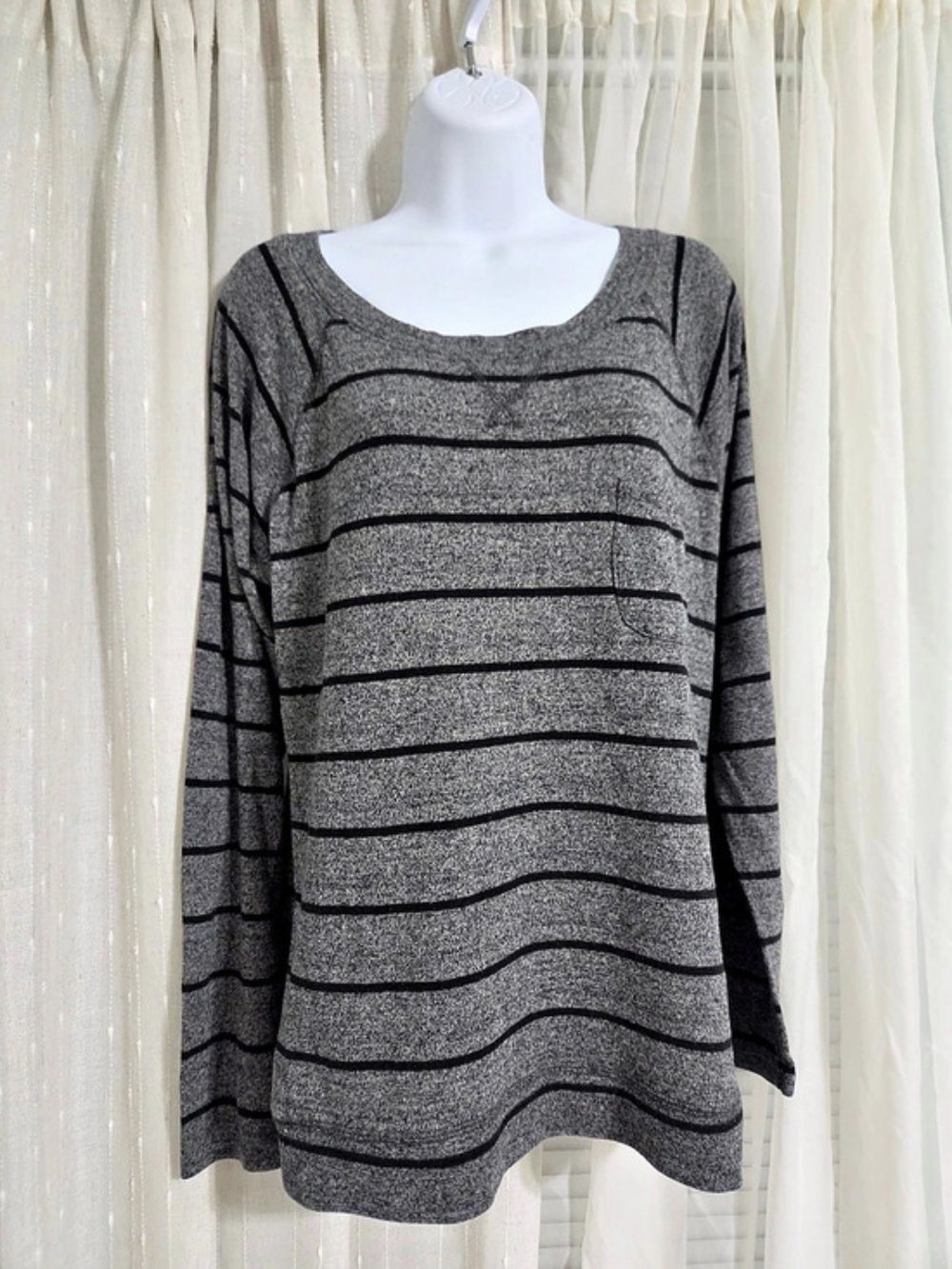 Rue21 Striped Long Sleeve Top in Gray & Black Size Large